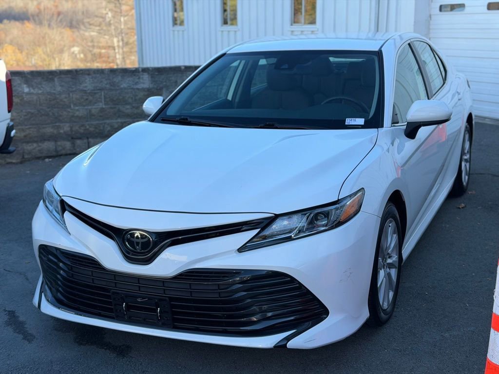 2020 Toyota Camry LE's photo