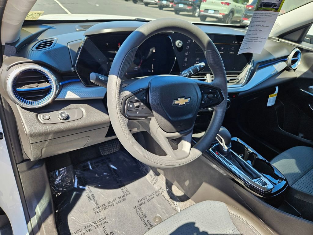 2025 Chevrolet Trax LT photo 11
