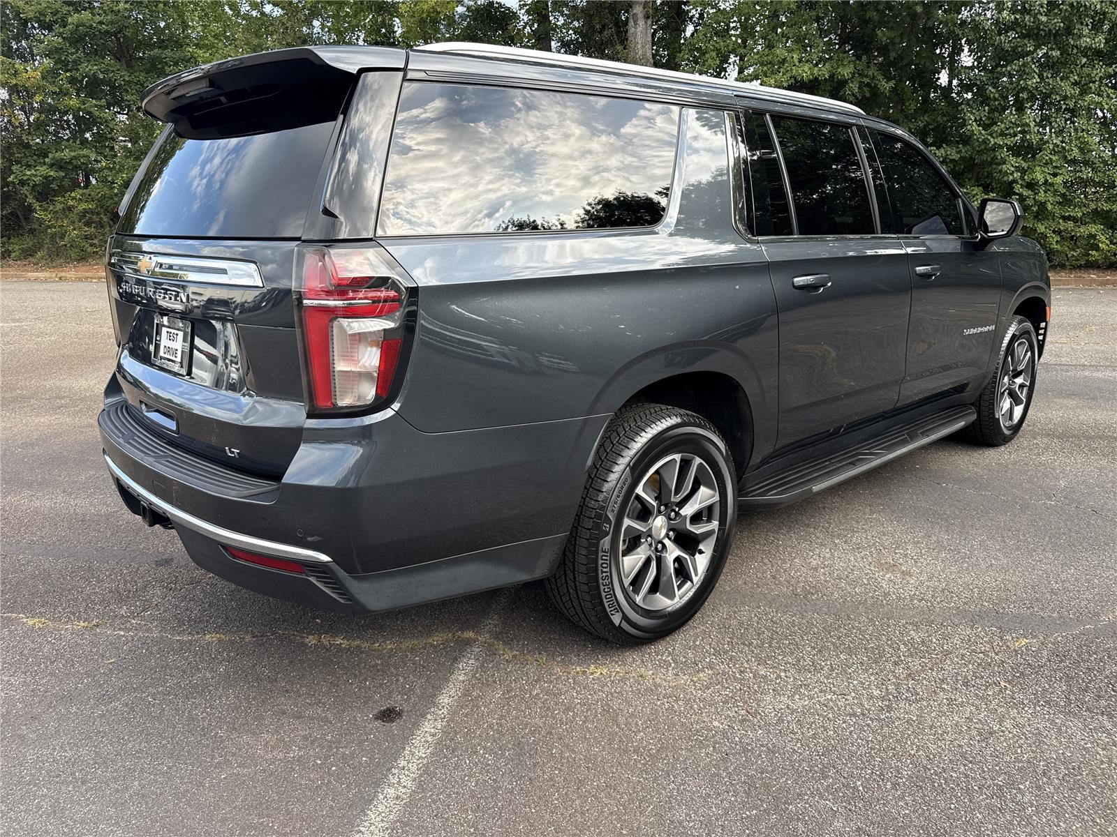 2021 Chevrolet Suburban 1500 LT photo 5