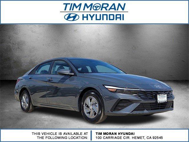 2025 Hyundai Elantra SE's photo