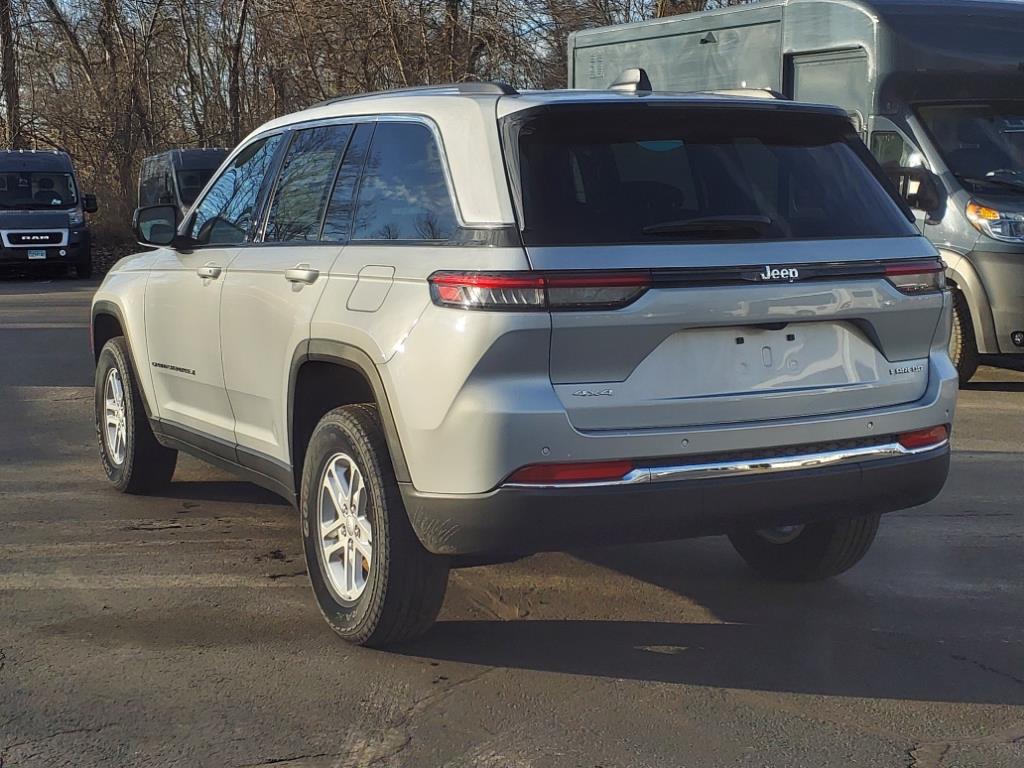 2024 Jeep Grand Cherokee Laredo photo 5