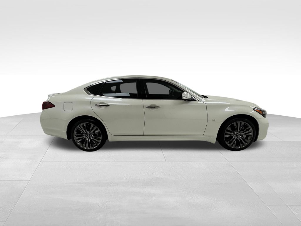 2019 Infiniti Q70 photo 9