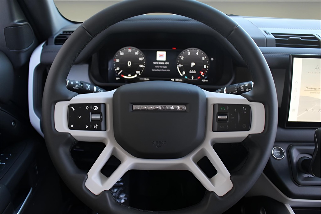 2025 Land Rover Defender 110 S photo 18