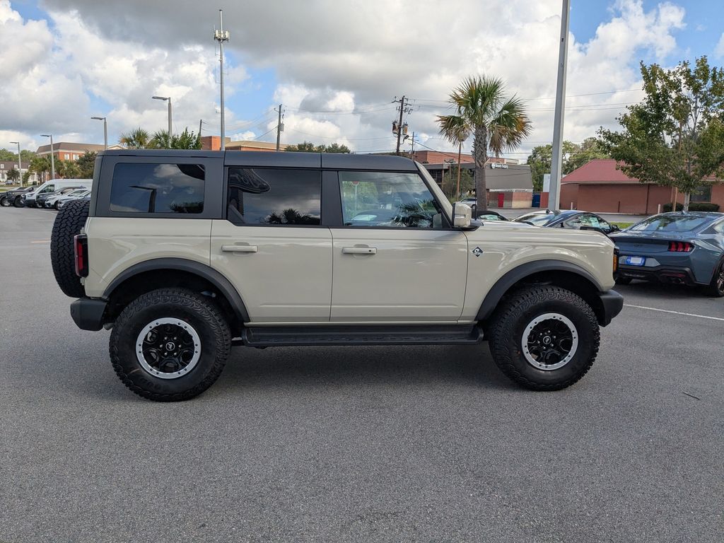 2025 Ford Bronco Outer Banks photo 3
