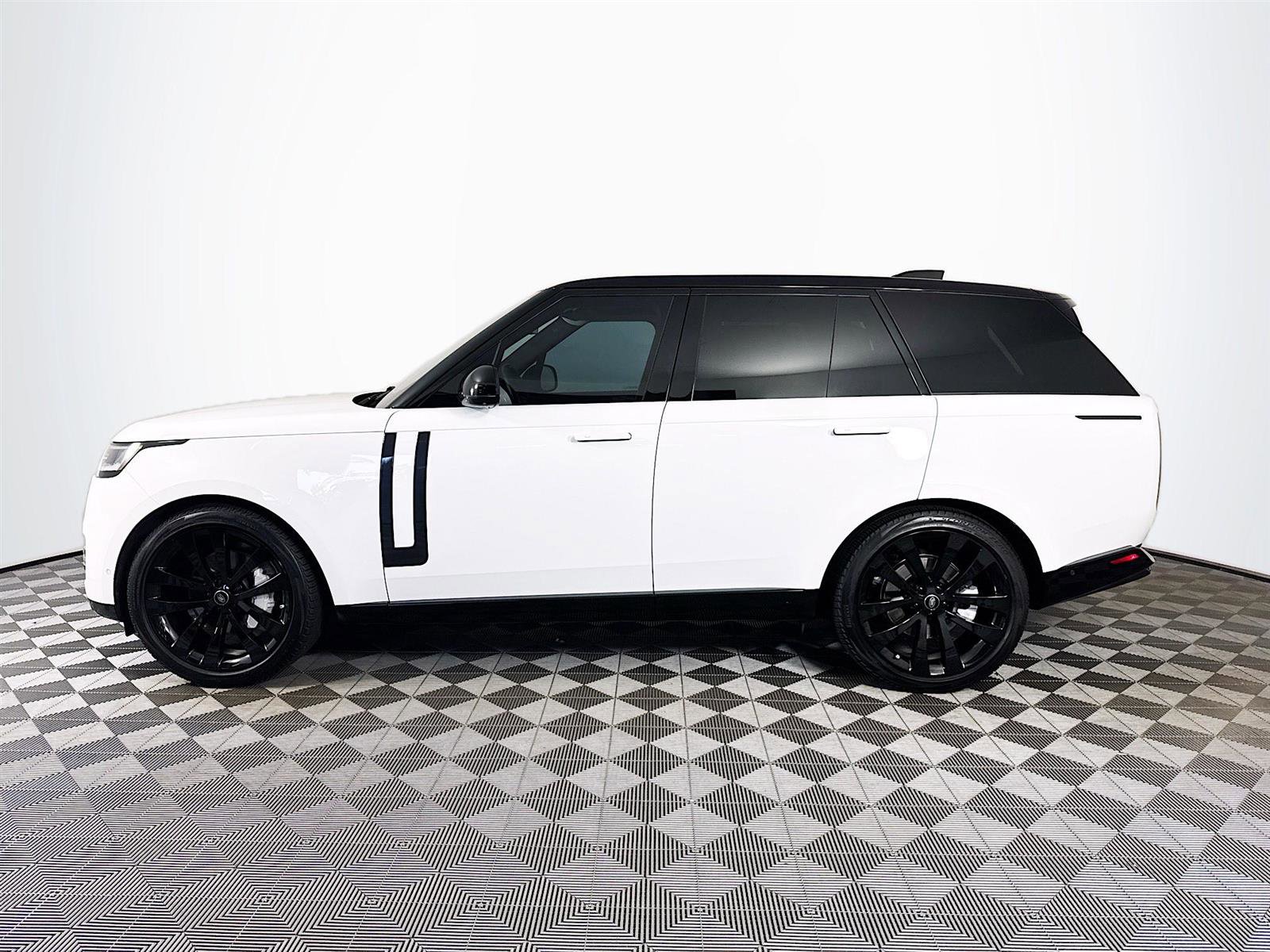 2022 Land Rover Range Rover SE photo 6