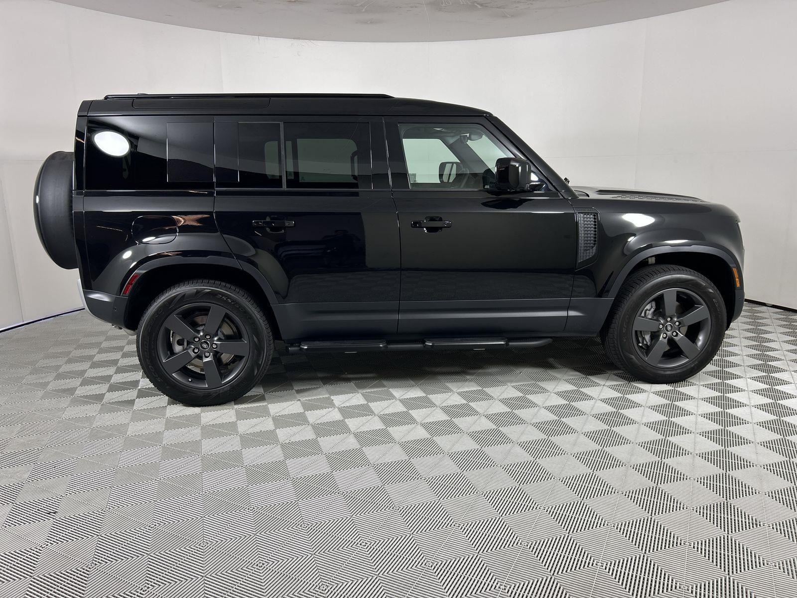 2025 Land Rover Defender 110 S photo 6