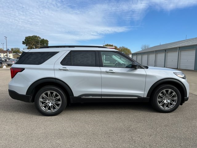 2025 Ford Explorer photo 4