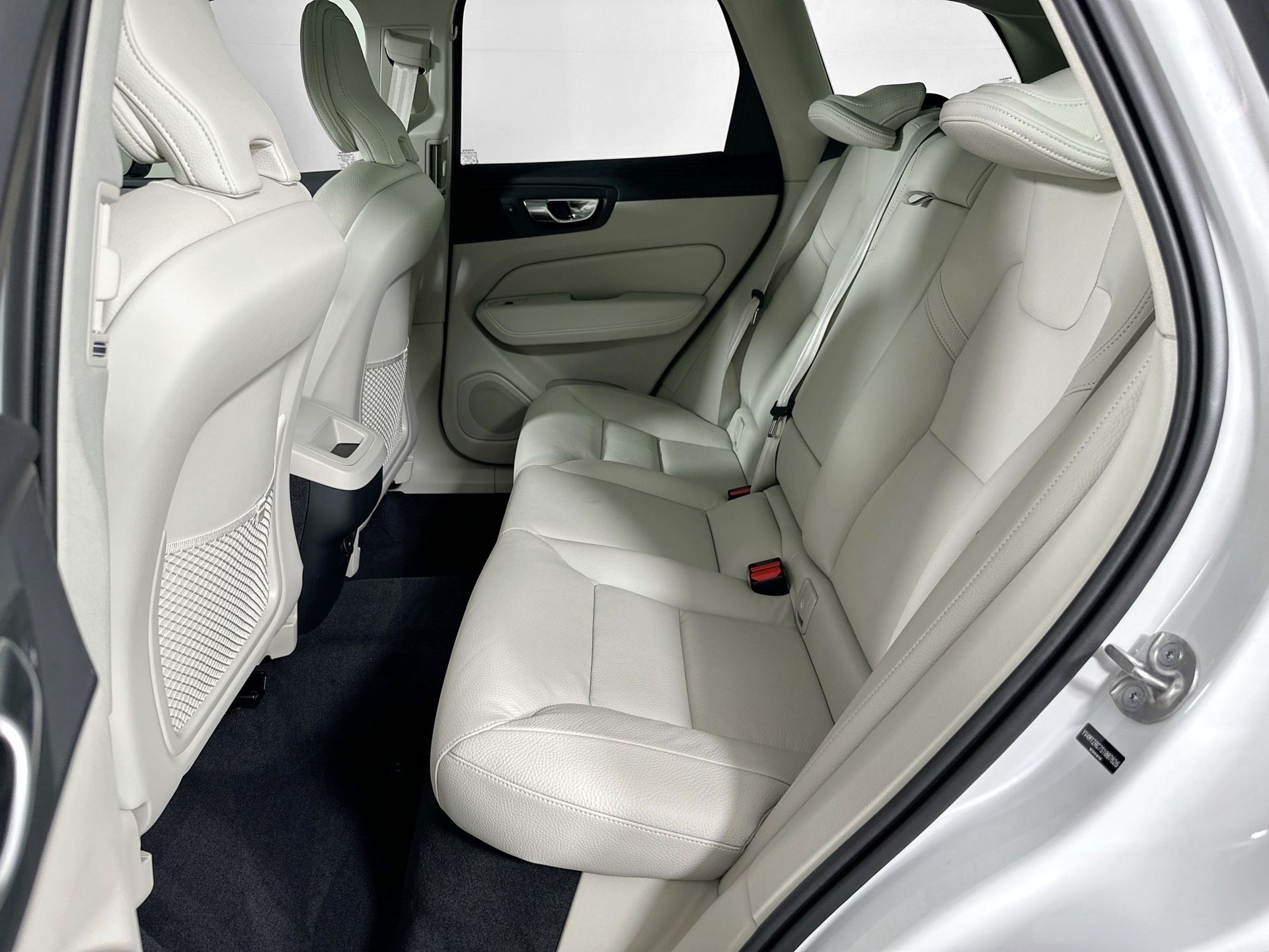 2025 Volvo XC60 B5 Plus photo 22