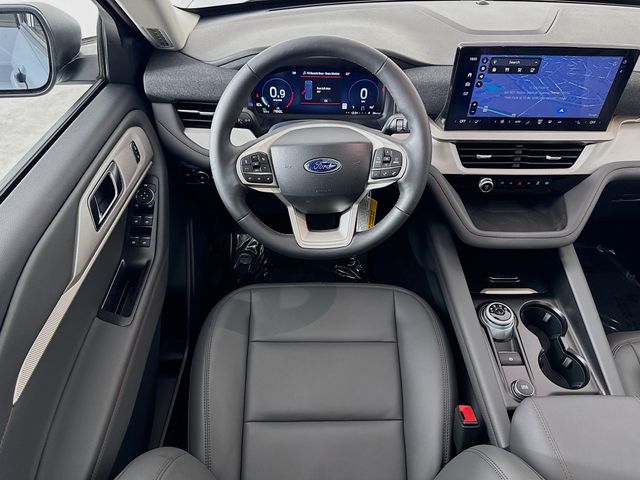 2025 Ford Explorer photo 21