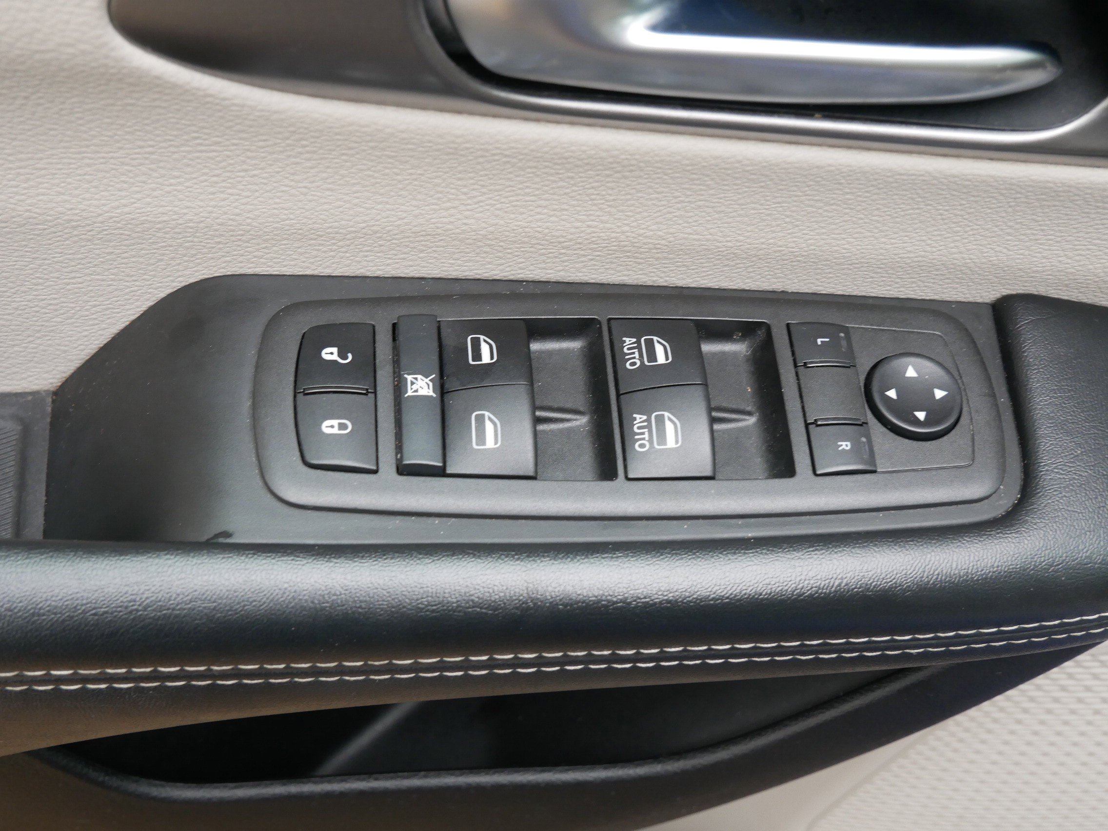 2021 Chrysler Pacifica Hybrid Touring L photo 18