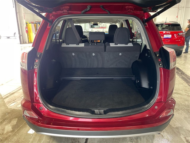 2018 Toyota RAV4 Hybrid XLE photo 21