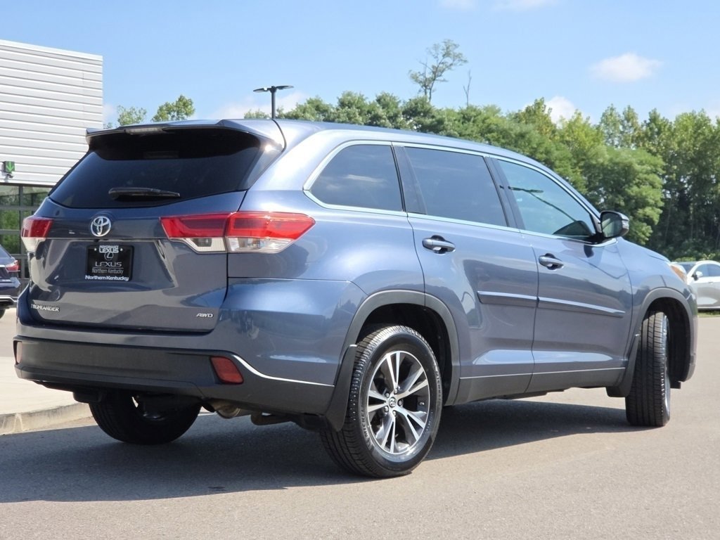 2019 Toyota Highlander LE Plus photo 18