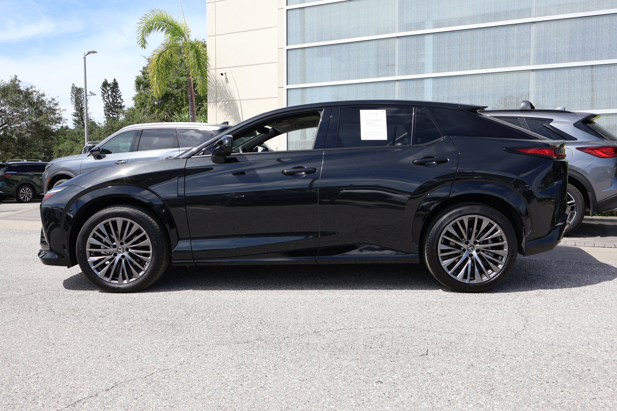 2024 Lexus RZ 450e Luxury photo 4