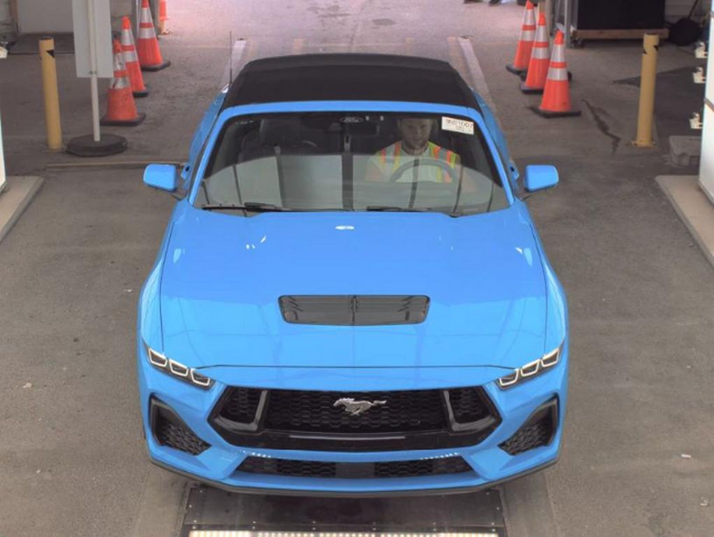 2024 Ford Mustang GT Premium photo 3
