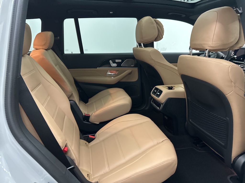 2026 Mercedes Benz GLS 580 4MATIC photo 21