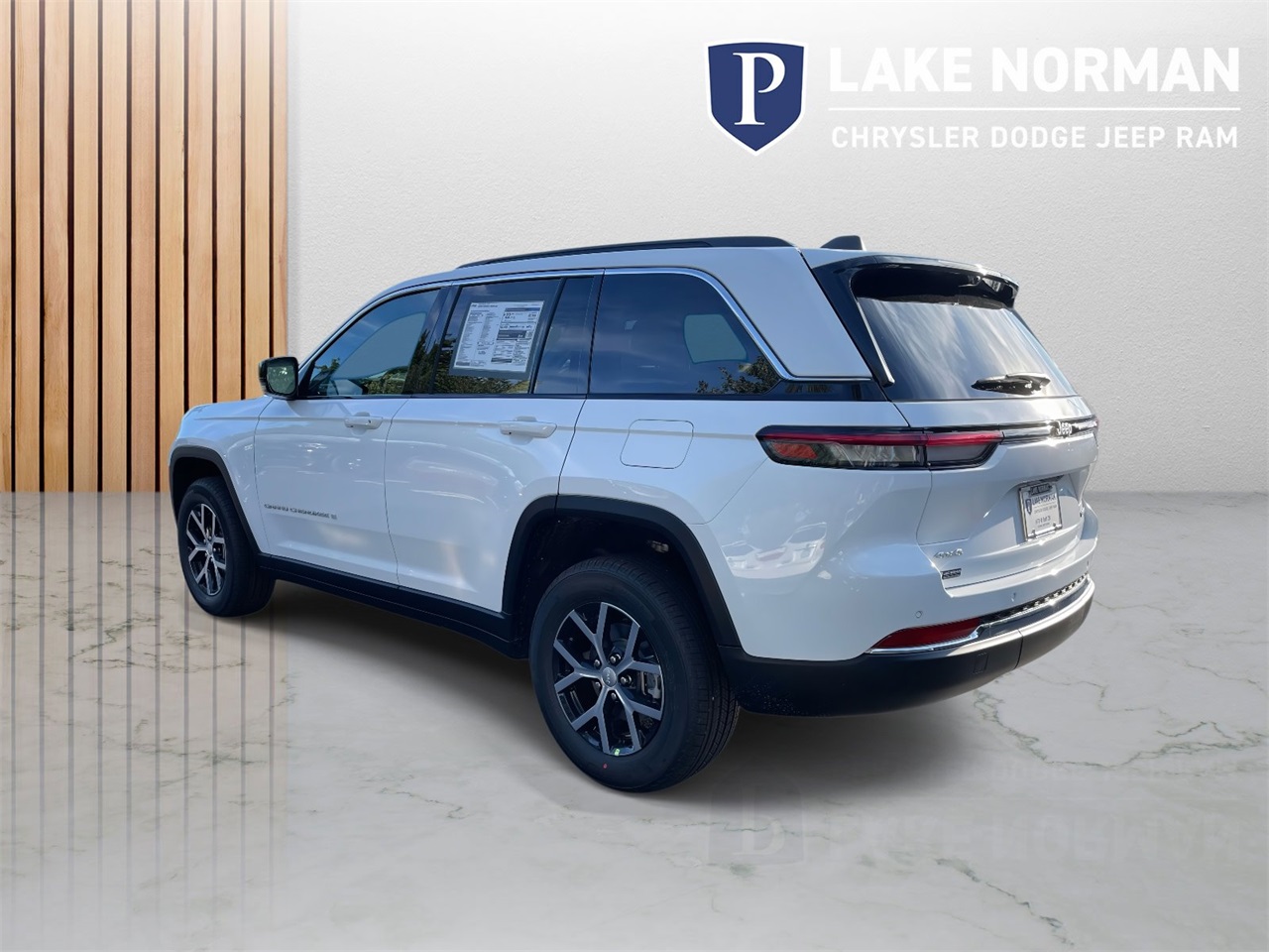 2025 Jeep Grand Cherokee Limited photo 2
