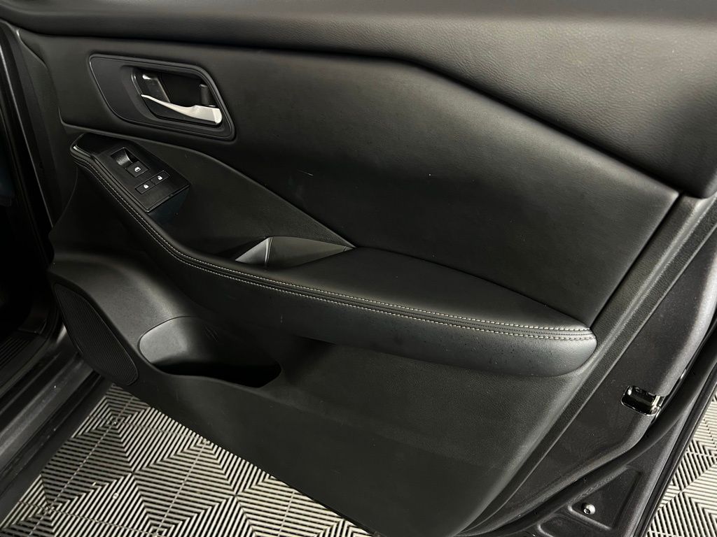 2024 Nissan Rogue SV photo 29