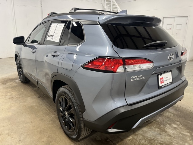 2023 Toyota Corolla Cross LE photo 5