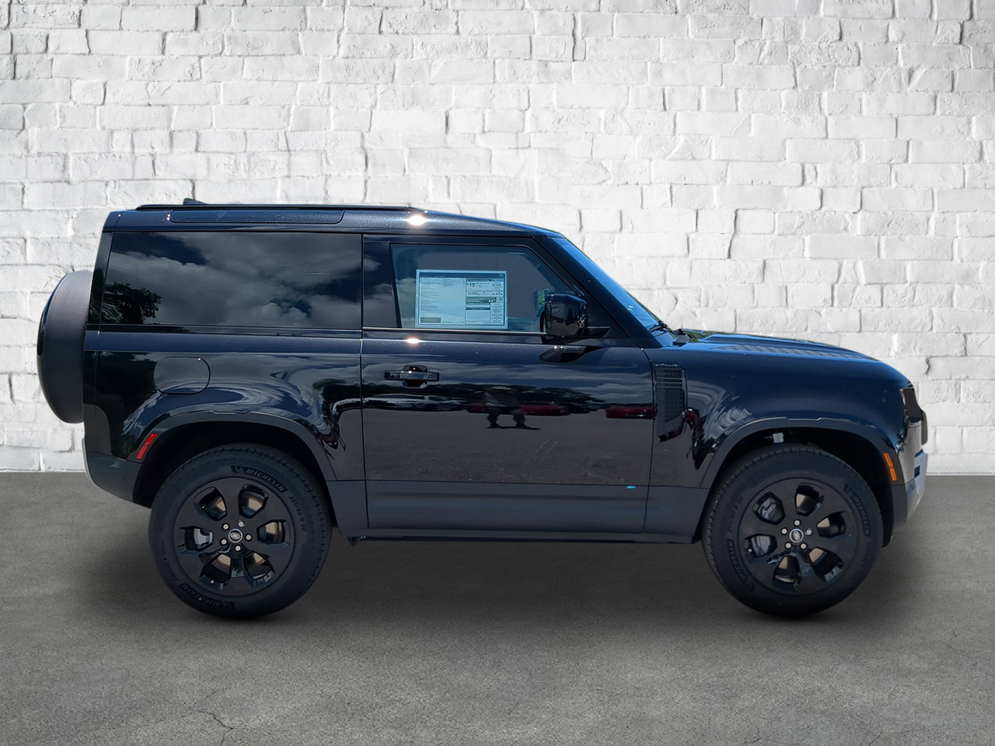 2025 Land Rover Defender 90 S photo 4
