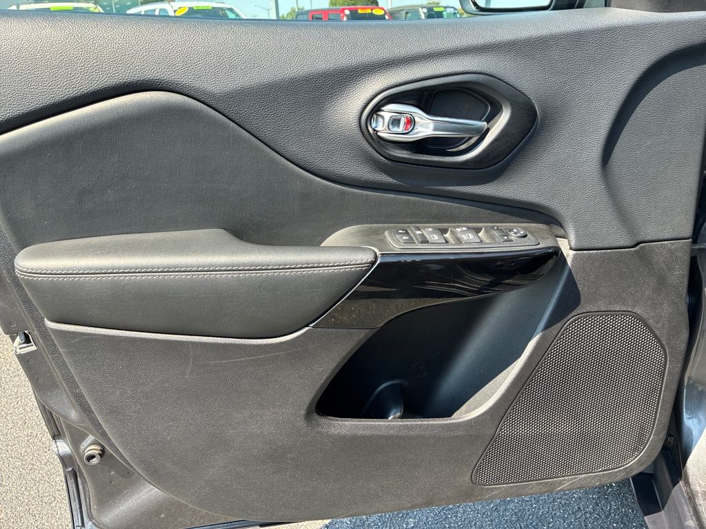 2023 Jeep Cherokee Altitude photo 10