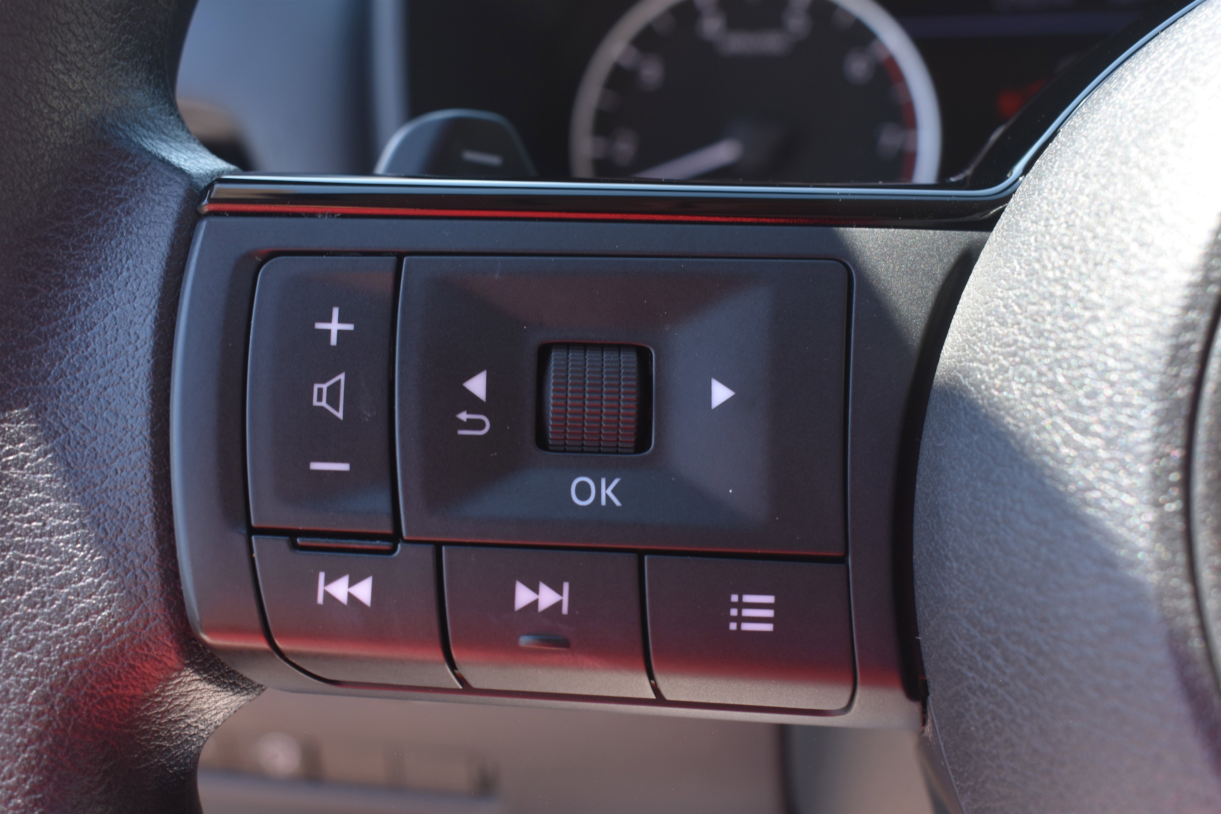 2023 Nissan Rogue SV photo 6