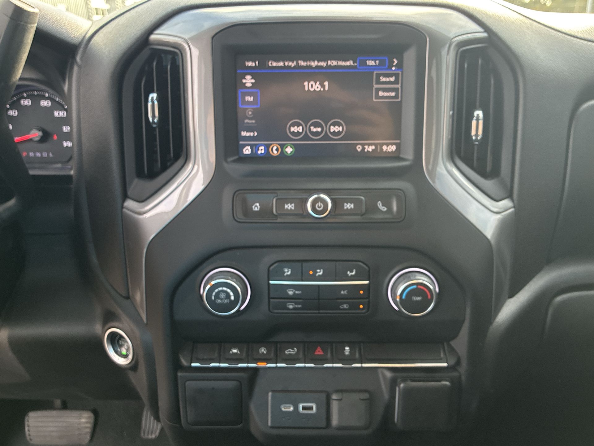 2022 Chevrolet Silverado 1500 Custom photo 13