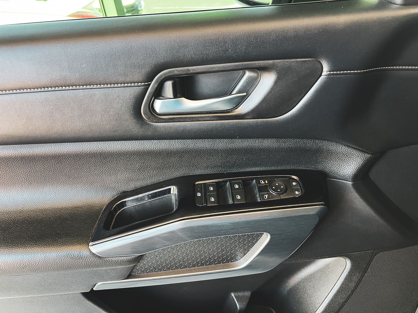 2022 Nissan Pathfinder SL photo 12