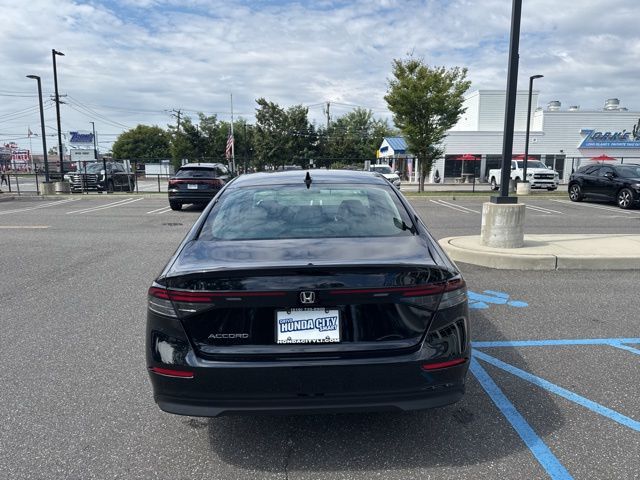 2025 Honda Accord SE photo 2