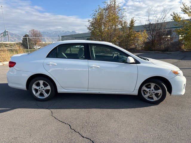 2013 Toyota Corolla L photo 2