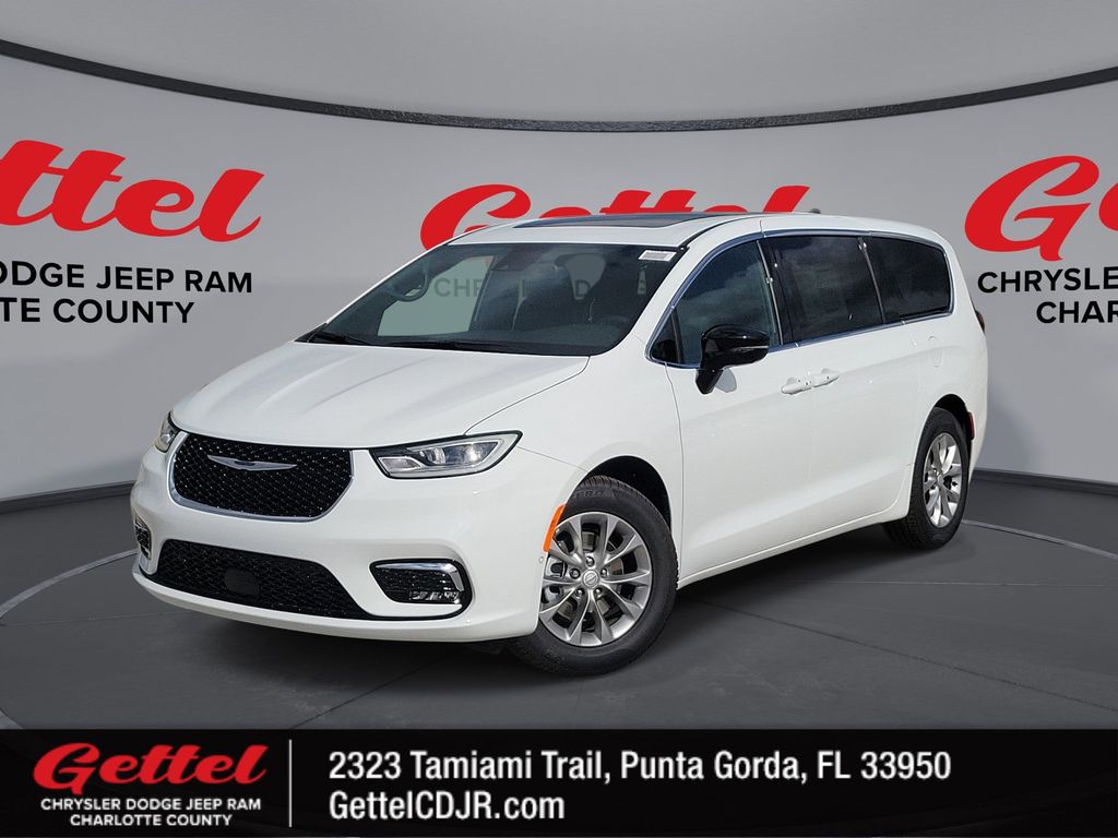 2026 Chrysler Pacifica Limited's photo