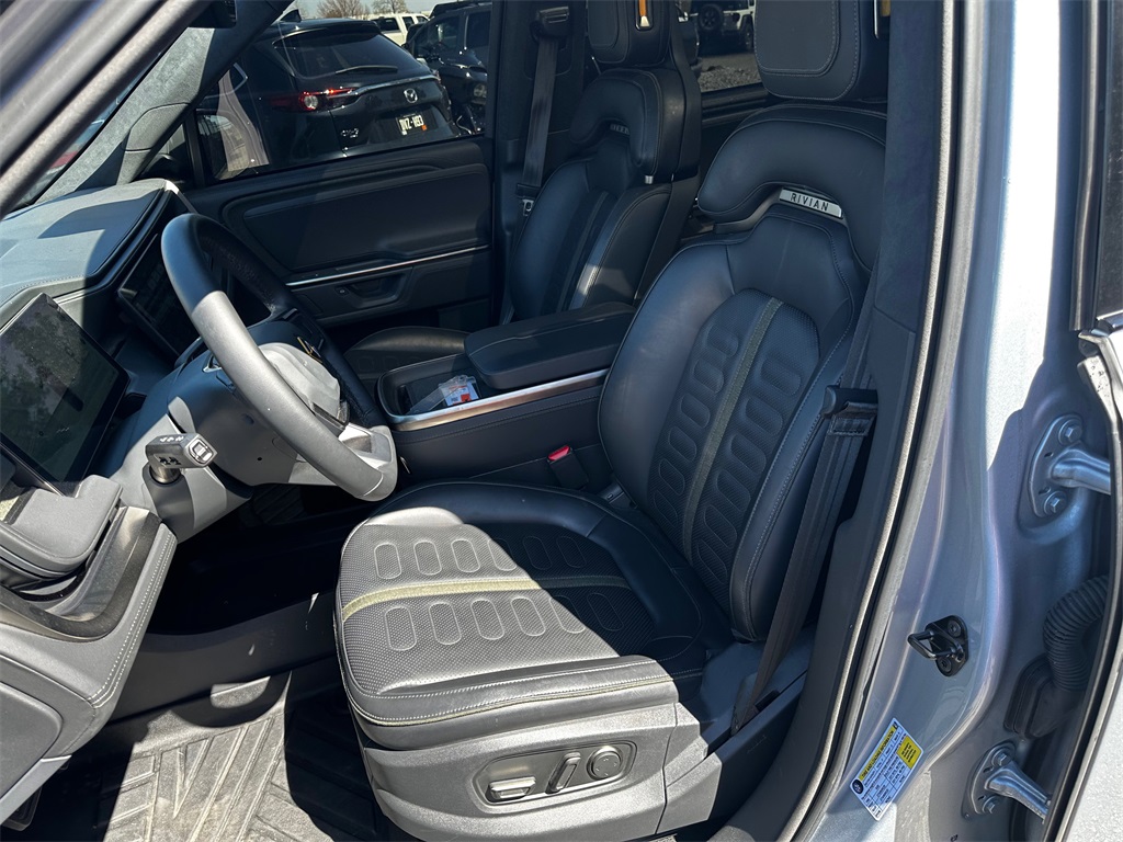 2025 Rivian R1S Adventure photo 9