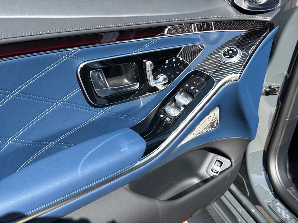 2025 Mercedes Benz S 63 e photo 17