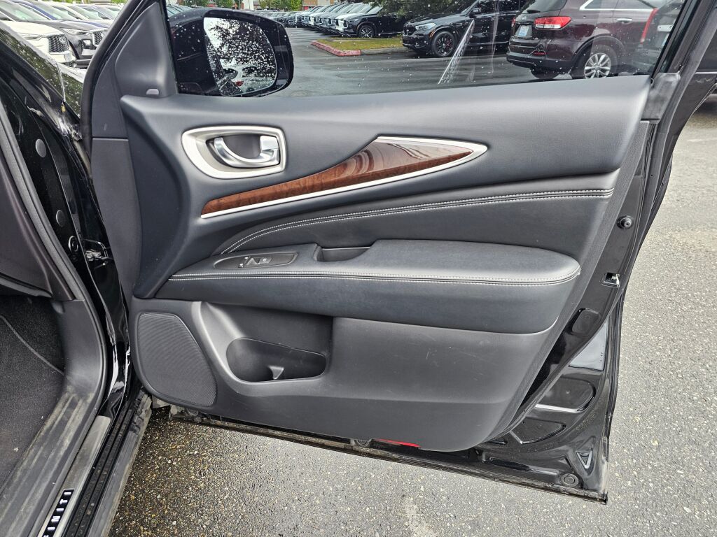 2017 Infiniti QX60 Luxe photo 8