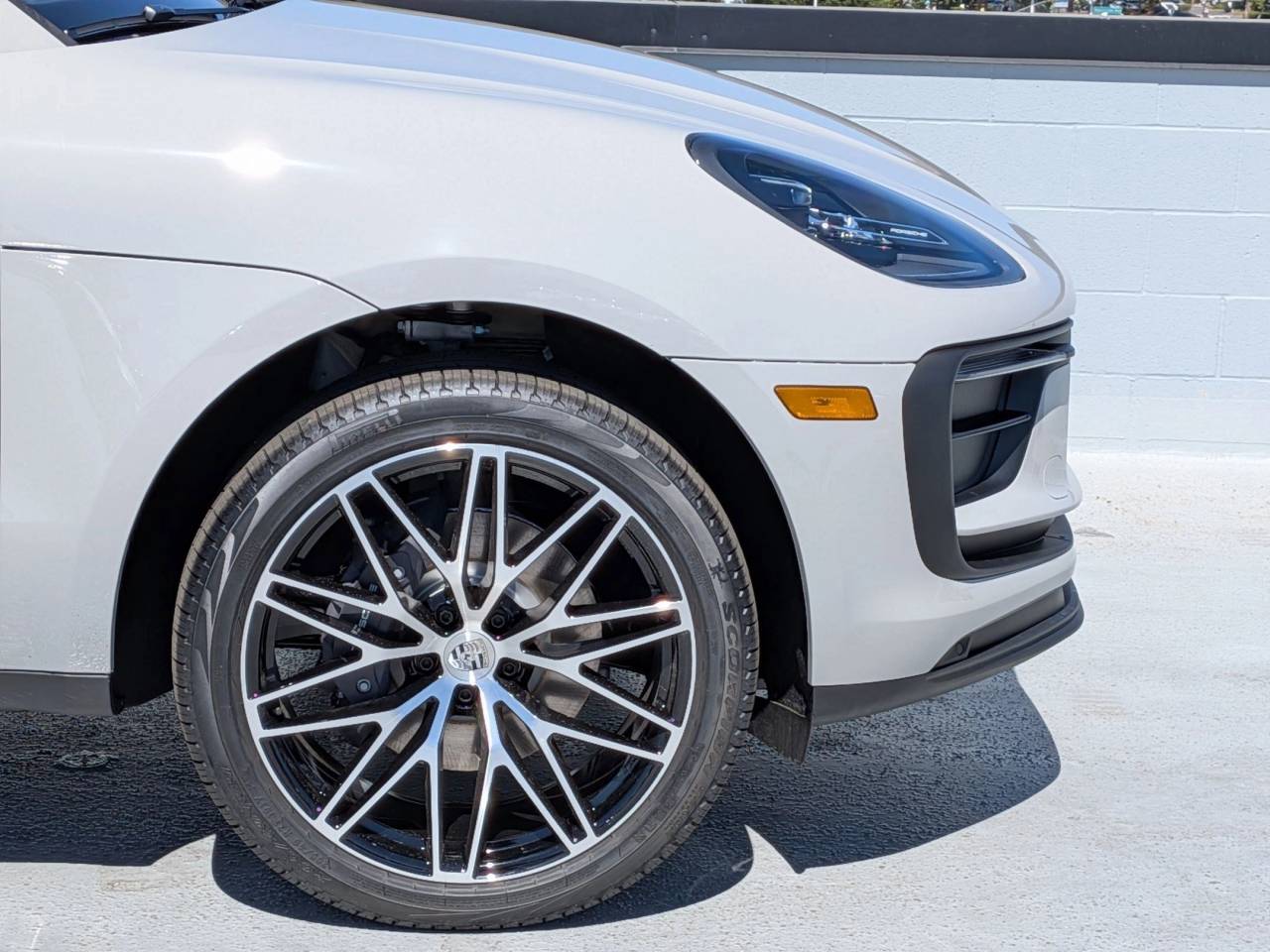 2025 Porsche Macan T photo 11