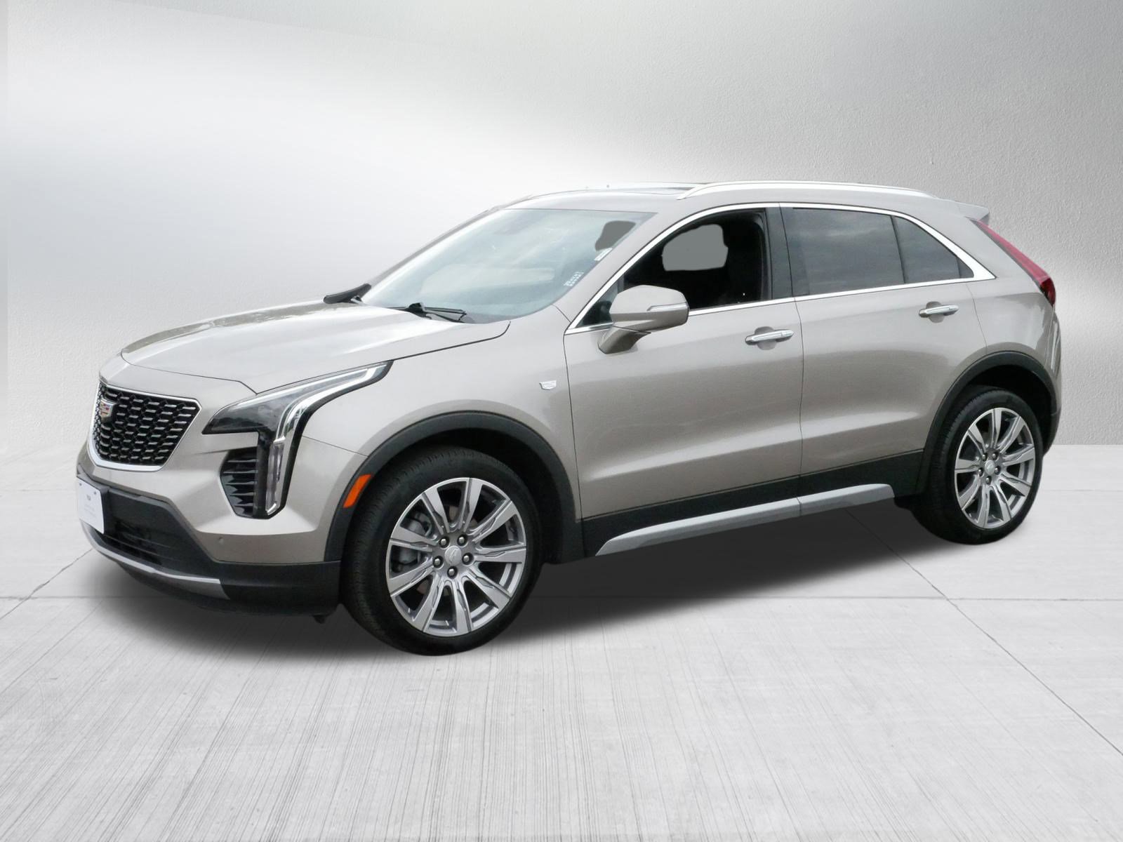 2023 Cadillac XT4 Premium Luxury photo 3