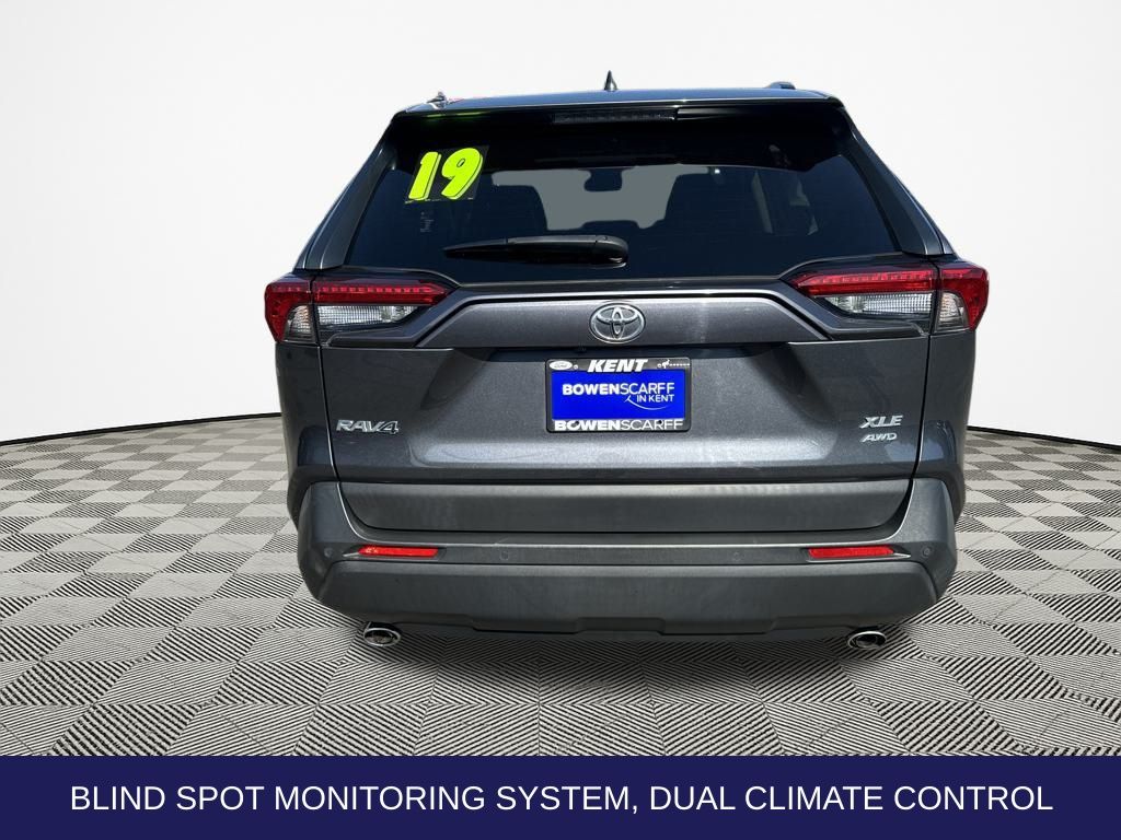 2019 Toyota RAV4 XLE Premium photo 4