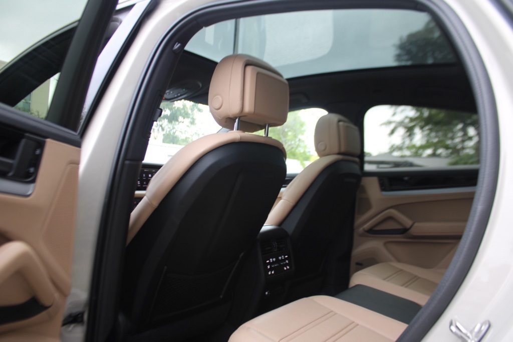 2025 Porsche Cayenne Coupe Base photo 31