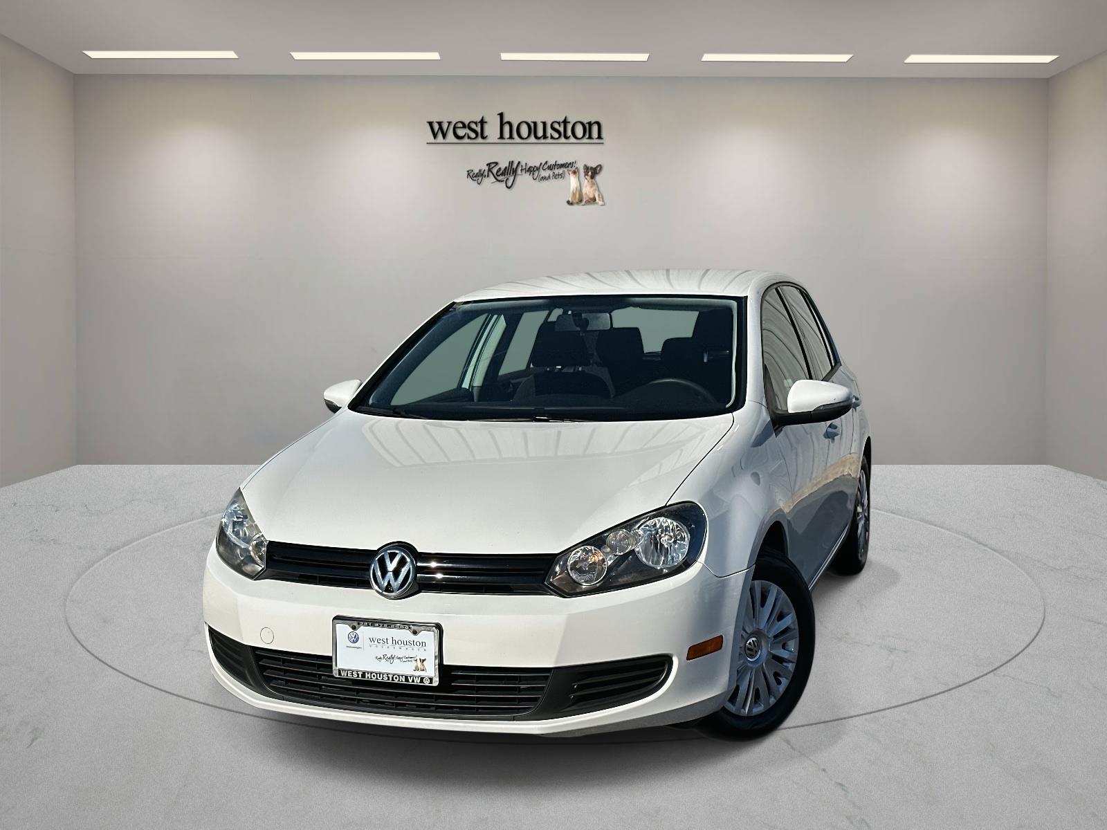 2011 Volkswagen Golf Base's photo