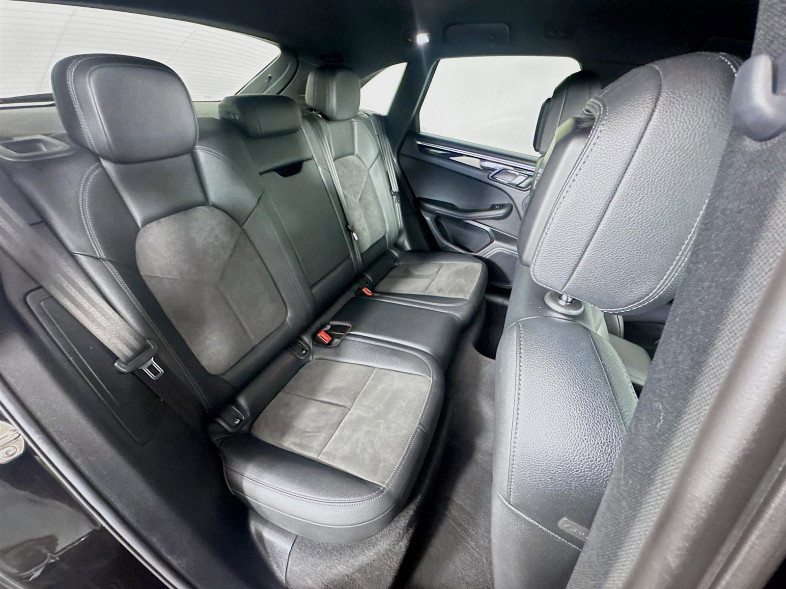 2021 Porsche Macan S photo 25
