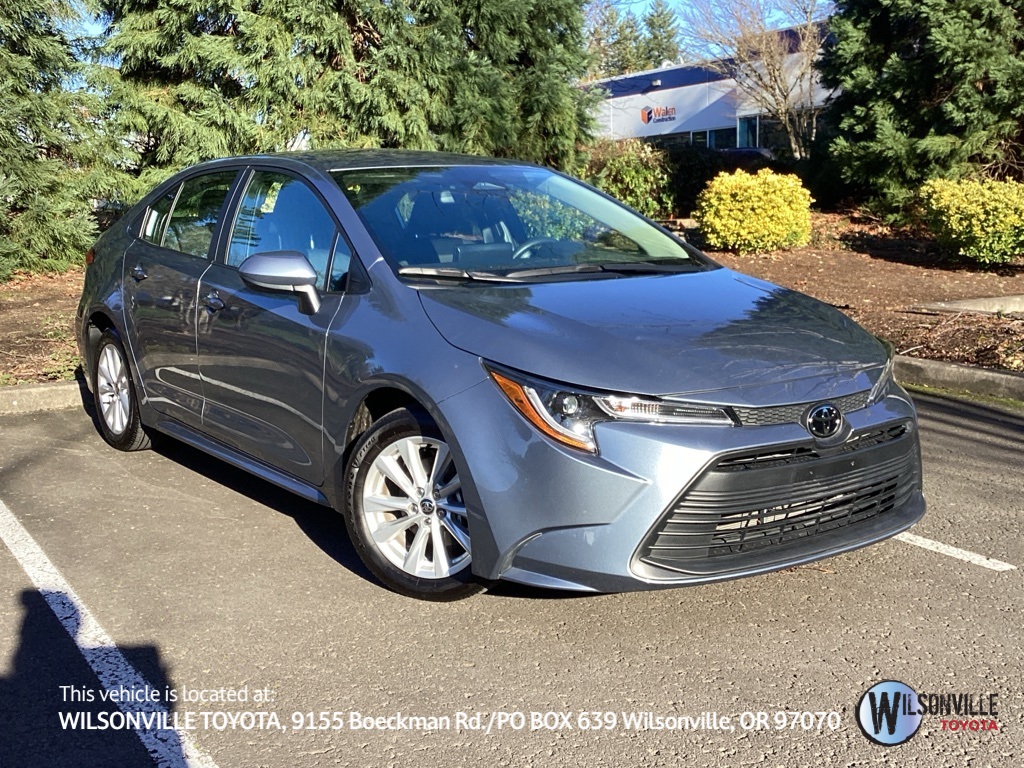 2025 Toyota Corolla LE's photo