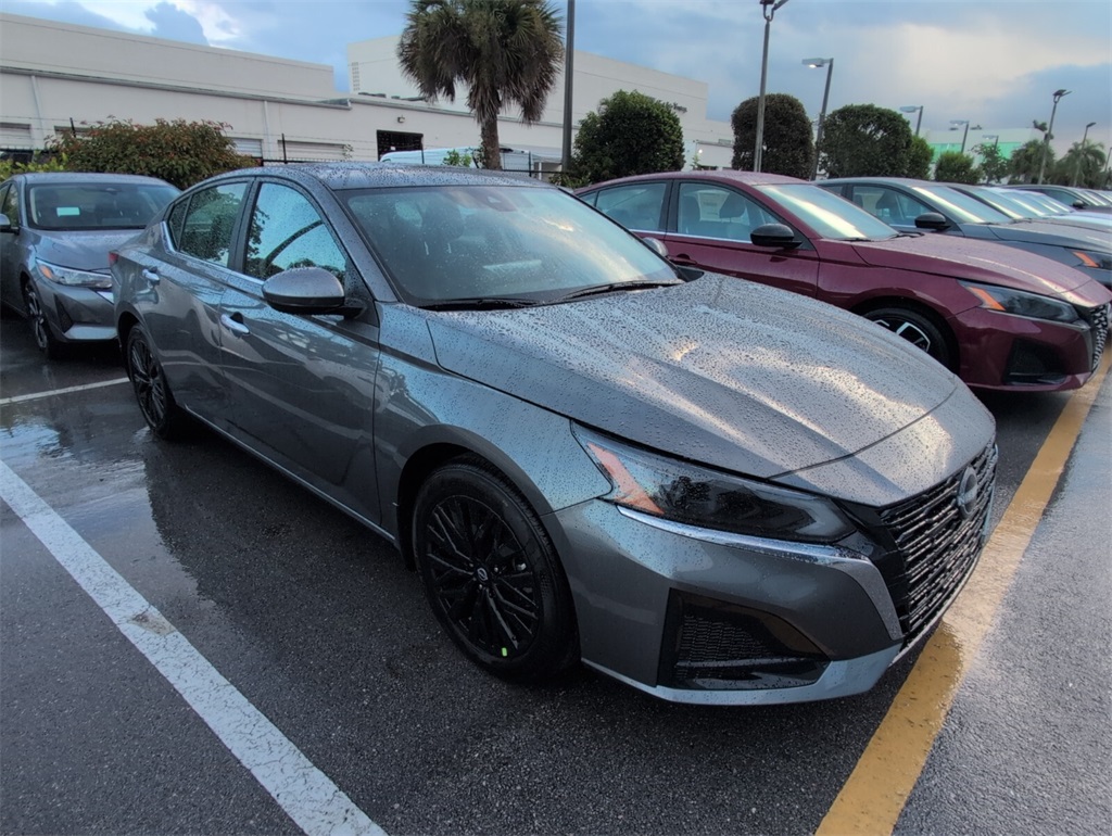 2025 Nissan Altima SV Special Edition photo 2