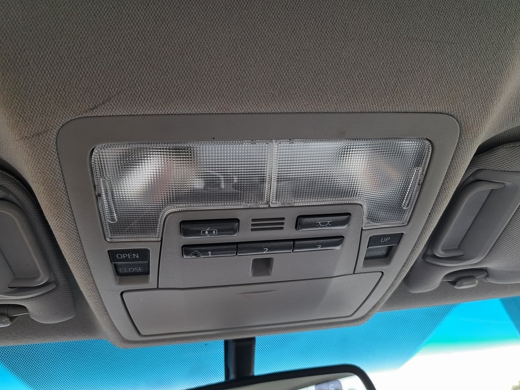 2012 Toyota Camry XLE photo 15