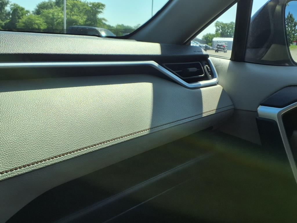 2019 Toyota RAV4 XLE photo 20