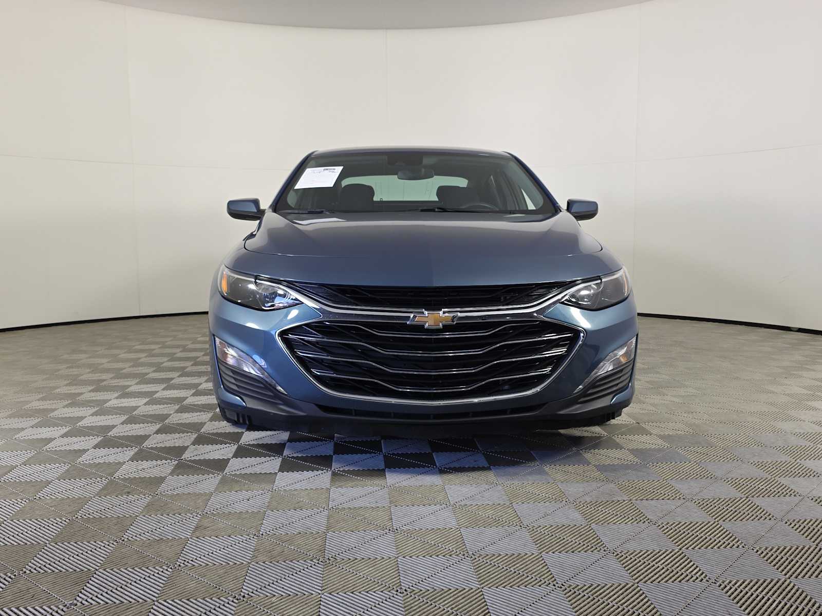 2024 Chevrolet Malibu 1LT photo 2