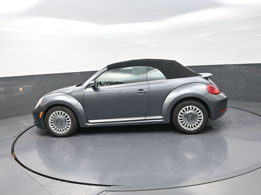 2013 Volkswagen Beetle 2.5L Convertible photo 3