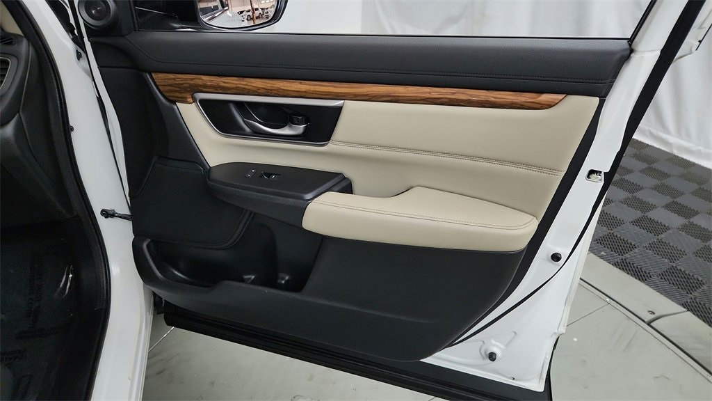2017 Honda CR-V Touring photo 11