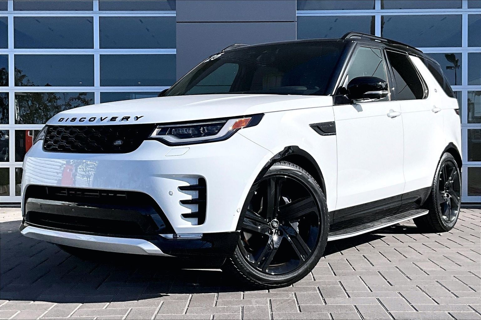 2025 Land Rover Discovery Dynamic SE