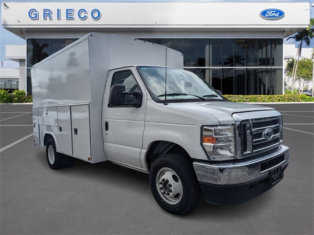 2025 Ford E-Series Cutaway Base's photo