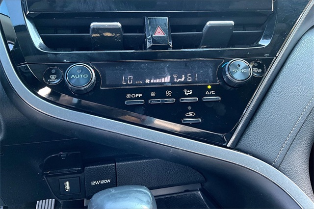 2022 Toyota Camry SE photo 22