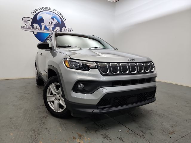 2022 Jeep Compass Latitude photo 2